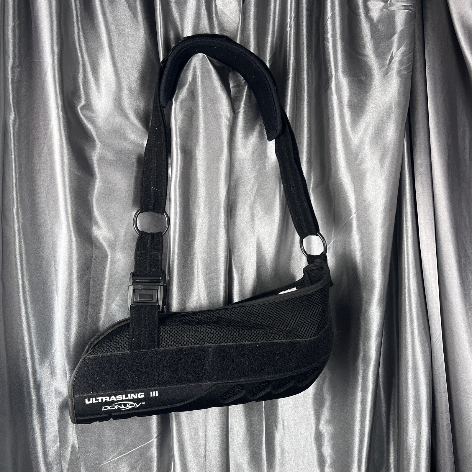 Donjoy Ultrasling III Size Med Black Adjustable Arm Sling – No Pillow Reversible