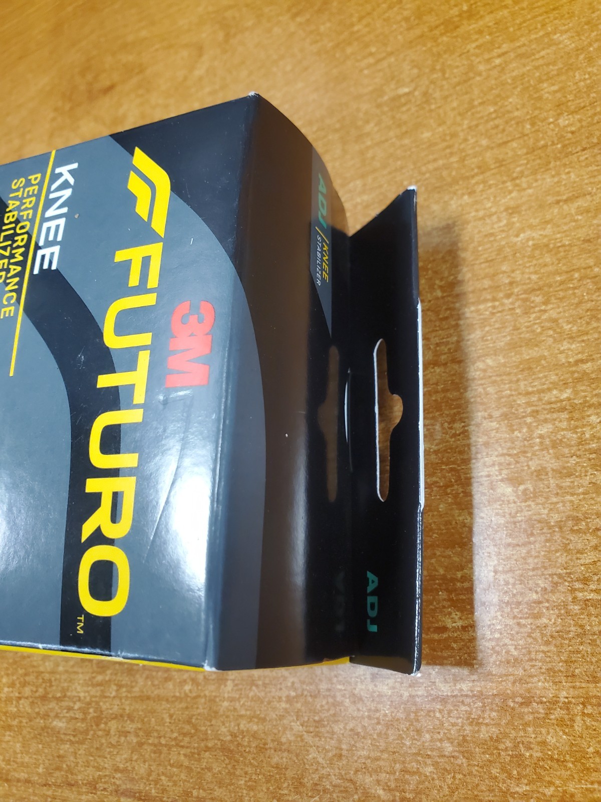 3M Futuro Knee Performance Stabilizer Brace Adjustable Moderate Supp. 1569 E10A
