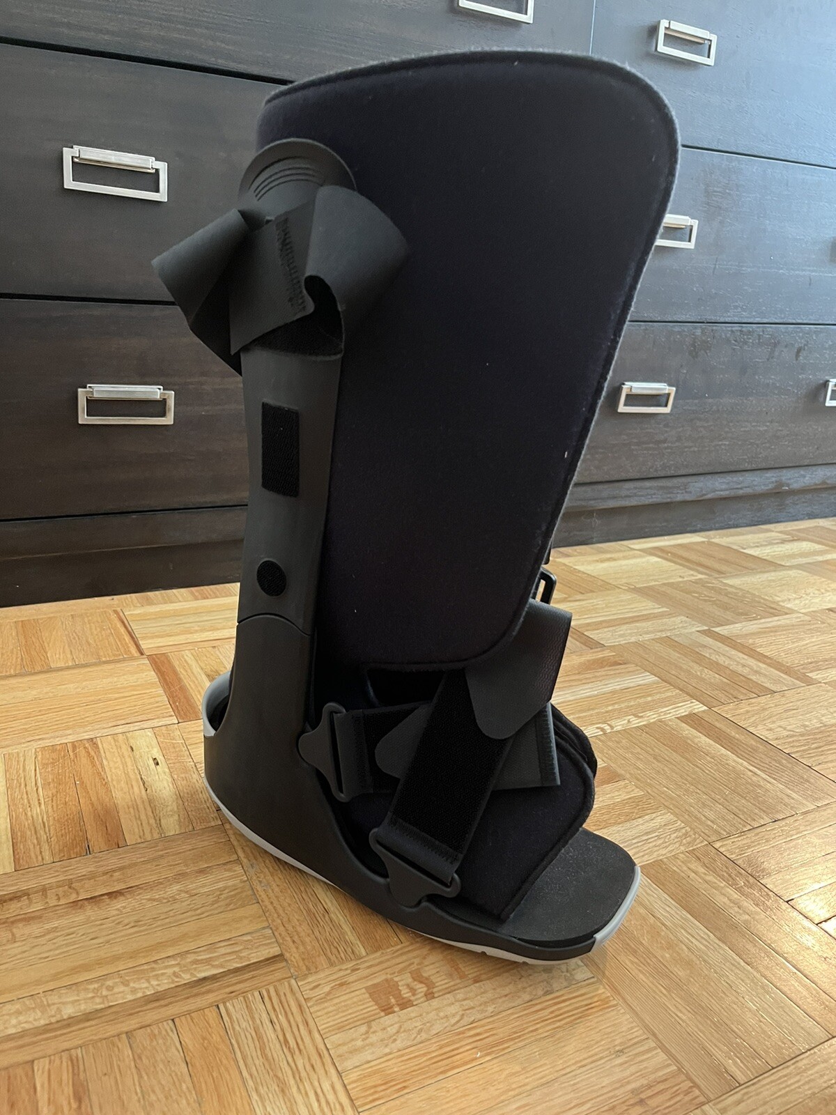 Ovation Medical Gen 2 Tall Walking Boot w/ pump – Medium NEW W/OUT PACKAGING