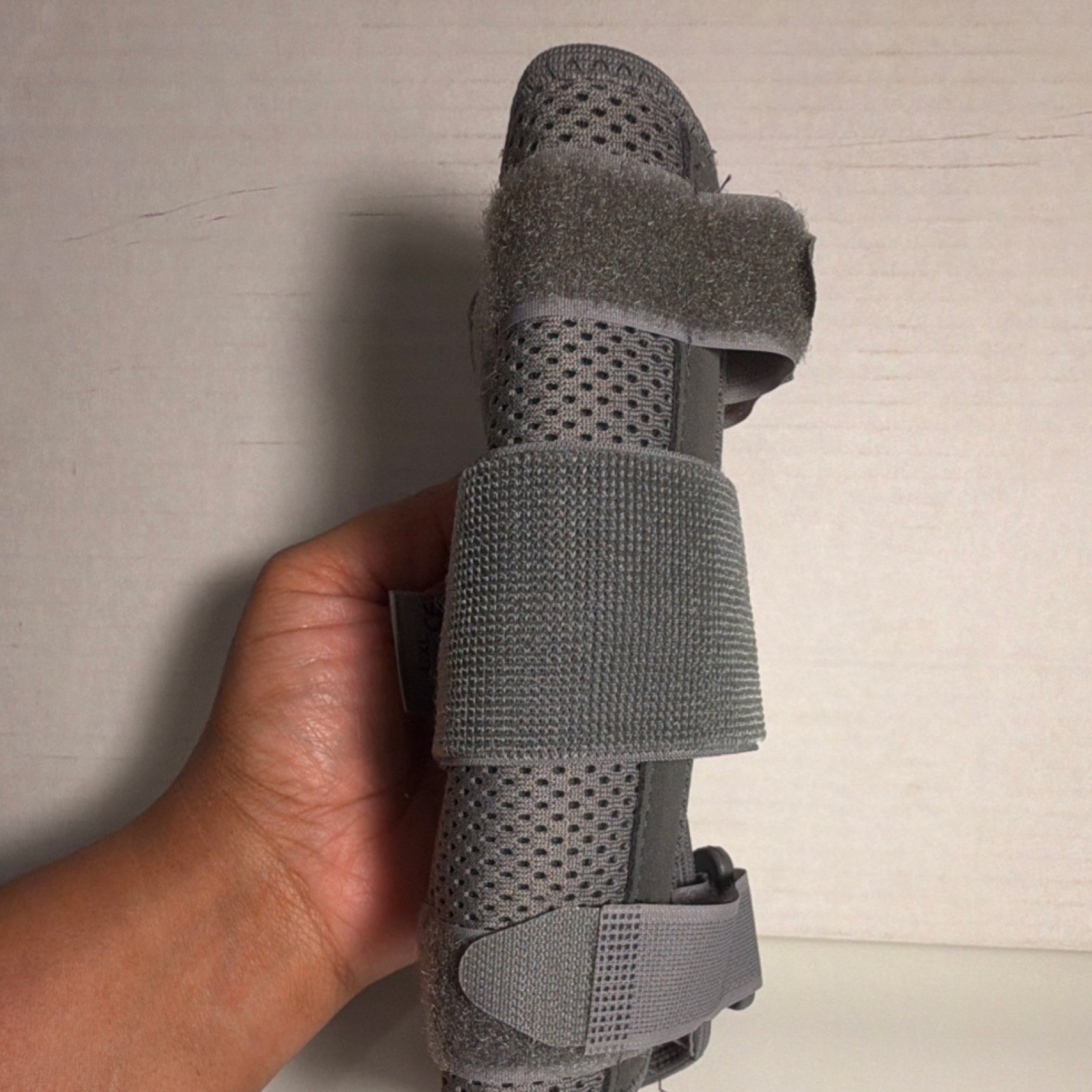 Futuro Adjustable CE Certified Gray L/XL Wrist Brace Mesh Fabric Support