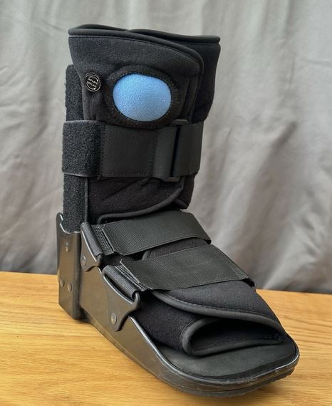MEDIUM Advanced Orthopedics Low Profile Air Walker