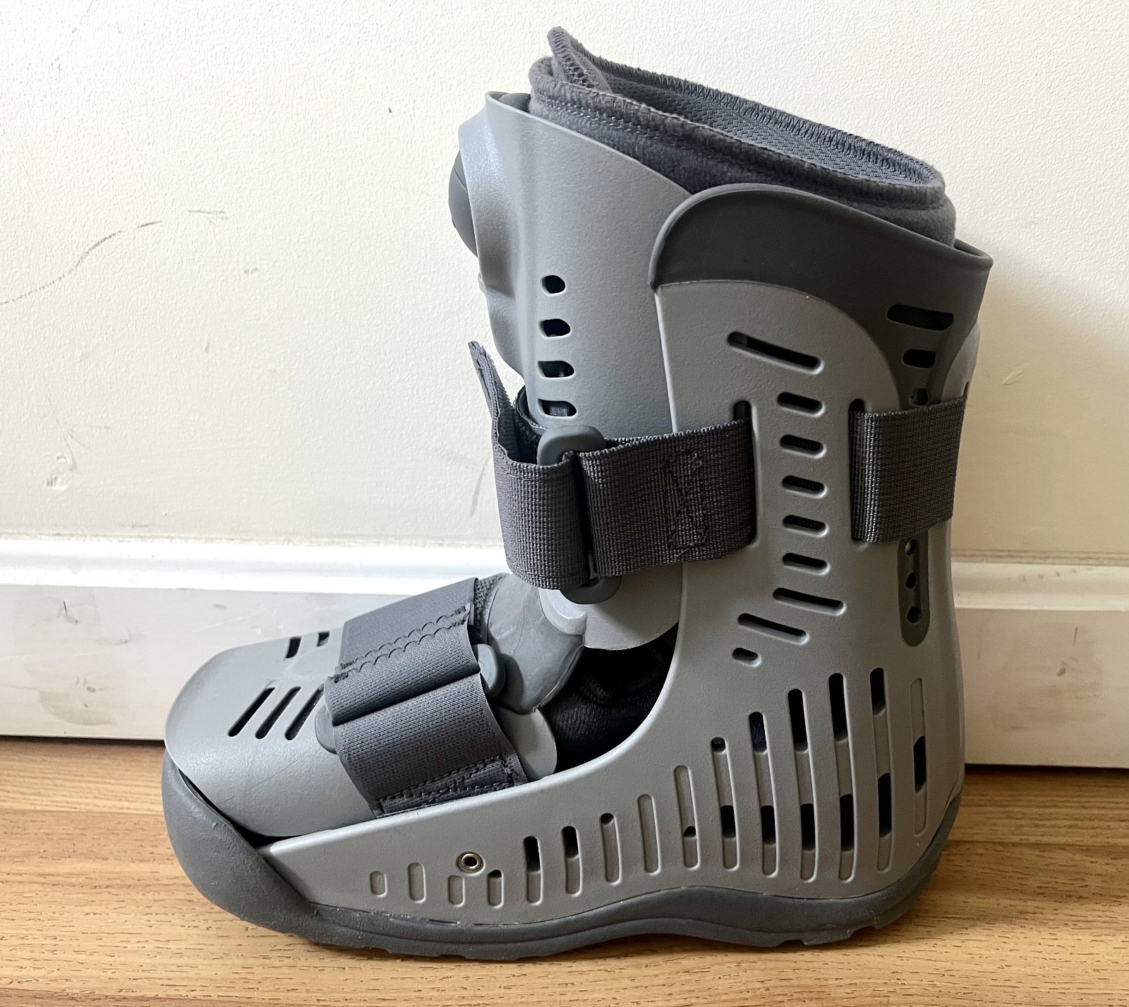 Össur Rebound Air Walker orthopedic brace fracture boot, gray, Right Boot, Small