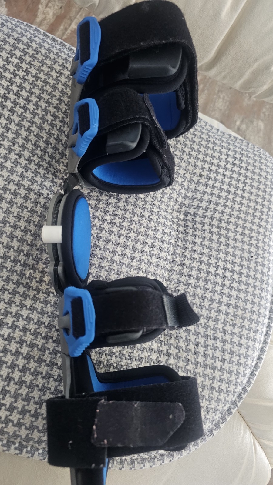 OSSUR Rebound Post-Op Knee Universal Cool Brace Pre-owned