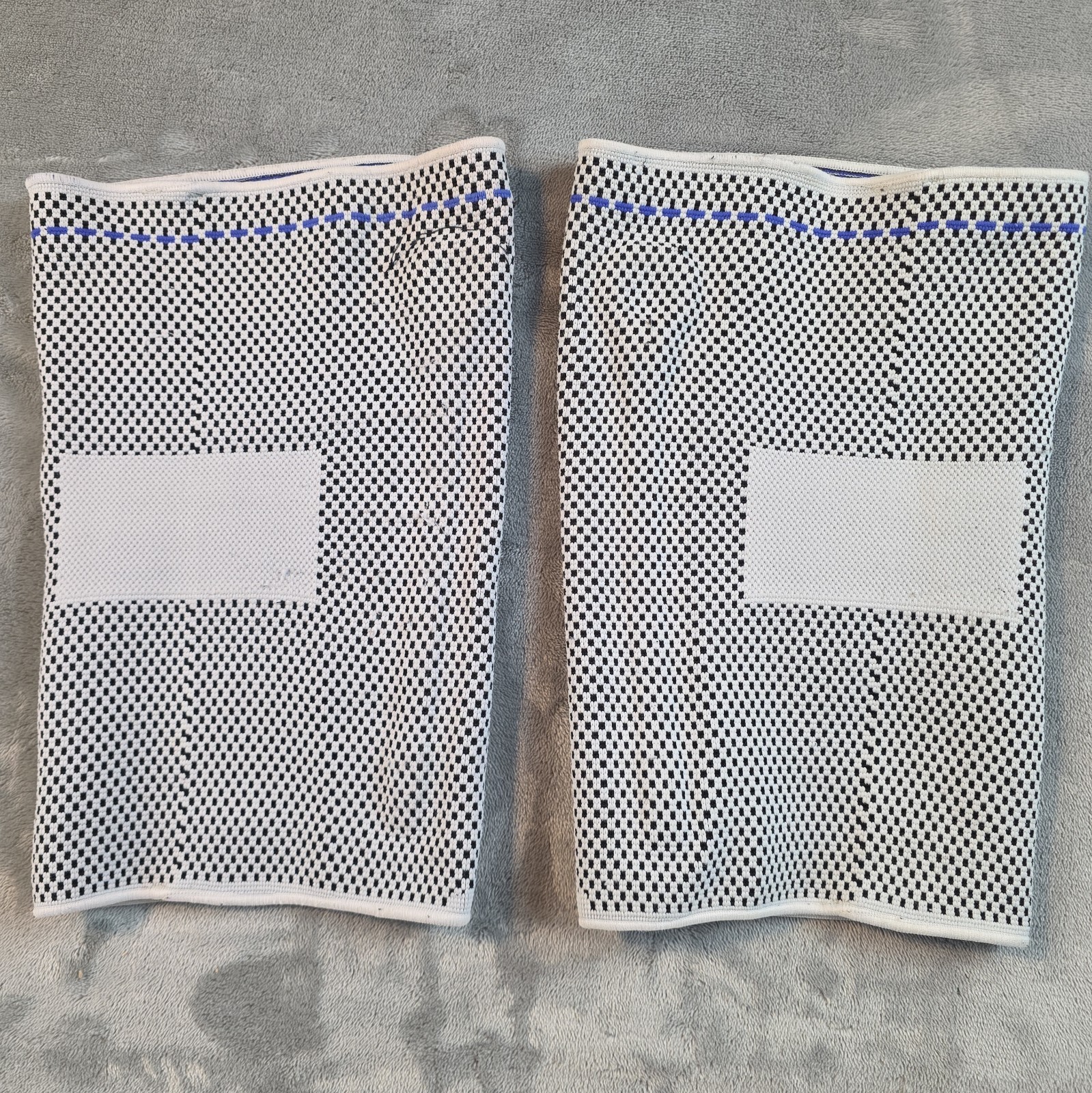 EOYEA Knee Brace for Knee Pain with Patella Gel Pads & Side Stabilizers – Knee