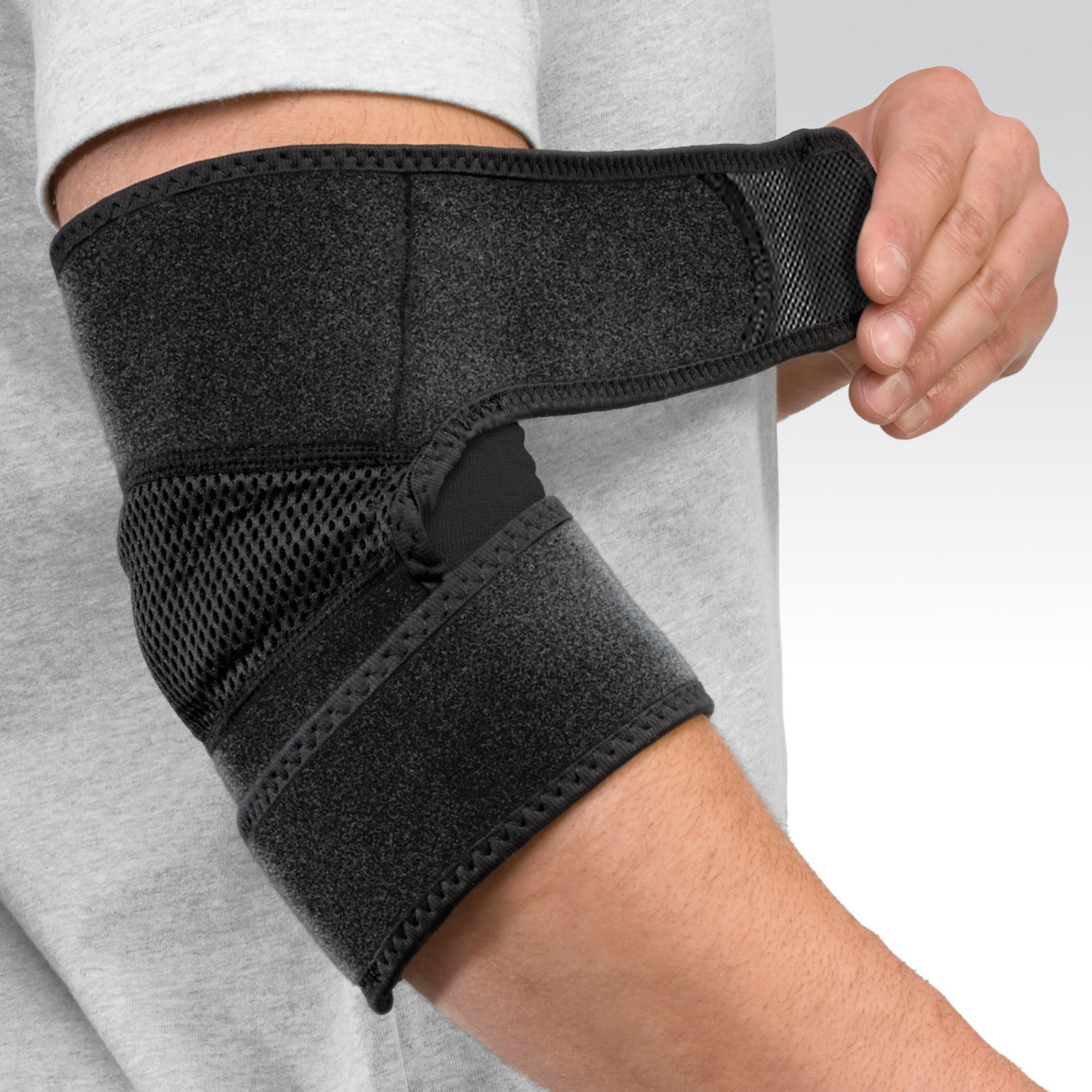 Mueller Adjustable Elbow Support: One Size Fits Most (Black)