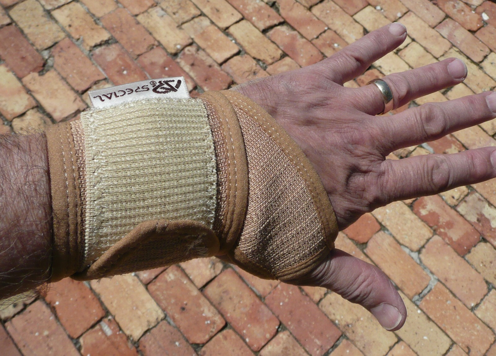 WRIST & THUMB SUPPORT/BRACE, 1-SIZE-FITS-MOST, Bowling, Tennis, Golf, PickleBall