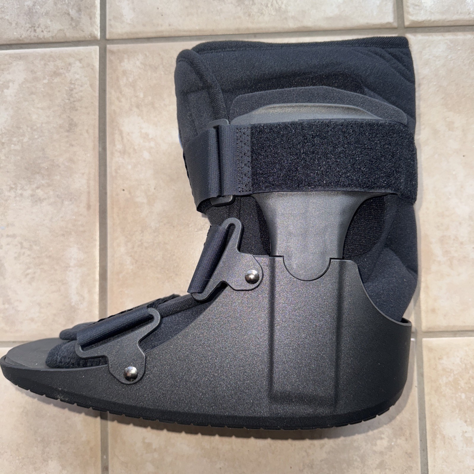 United Ortho USA14111 Short Air Cam Walker Fracture Boot, Size Large, Black