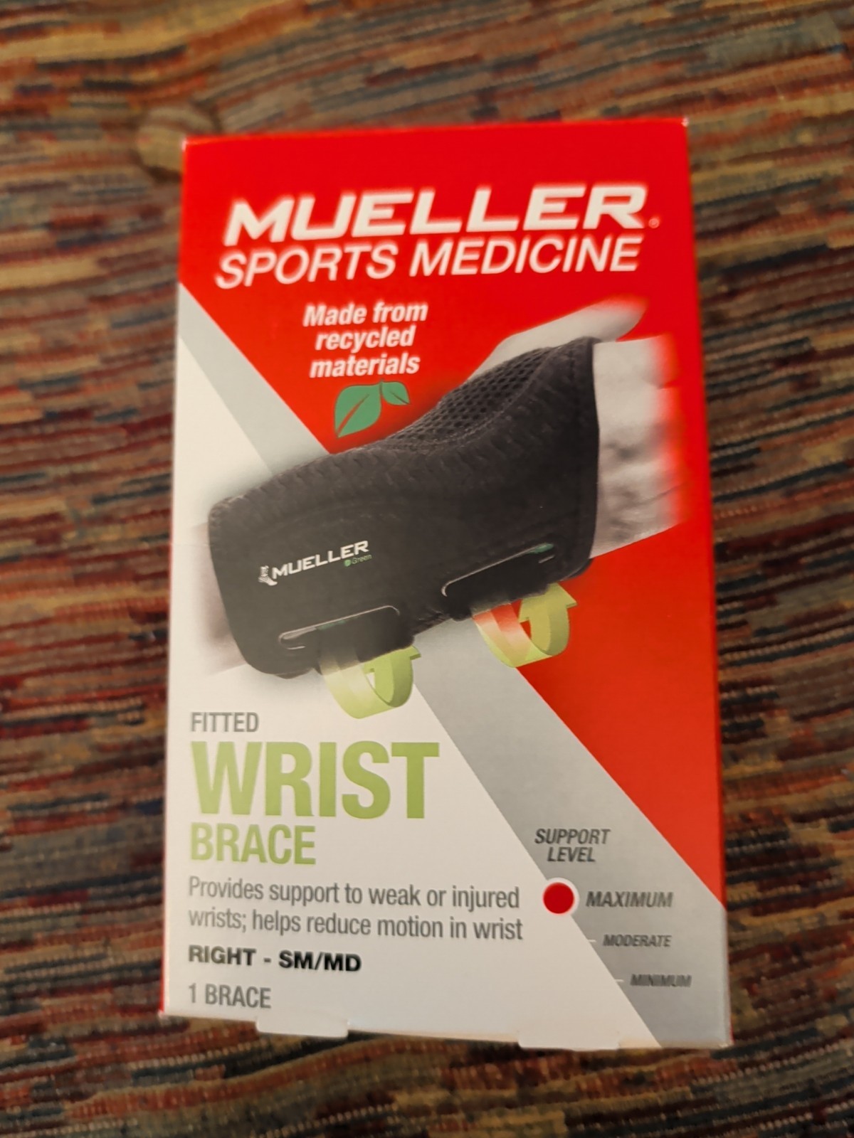Mueller Green Fitted Wrist Brace RIGHT