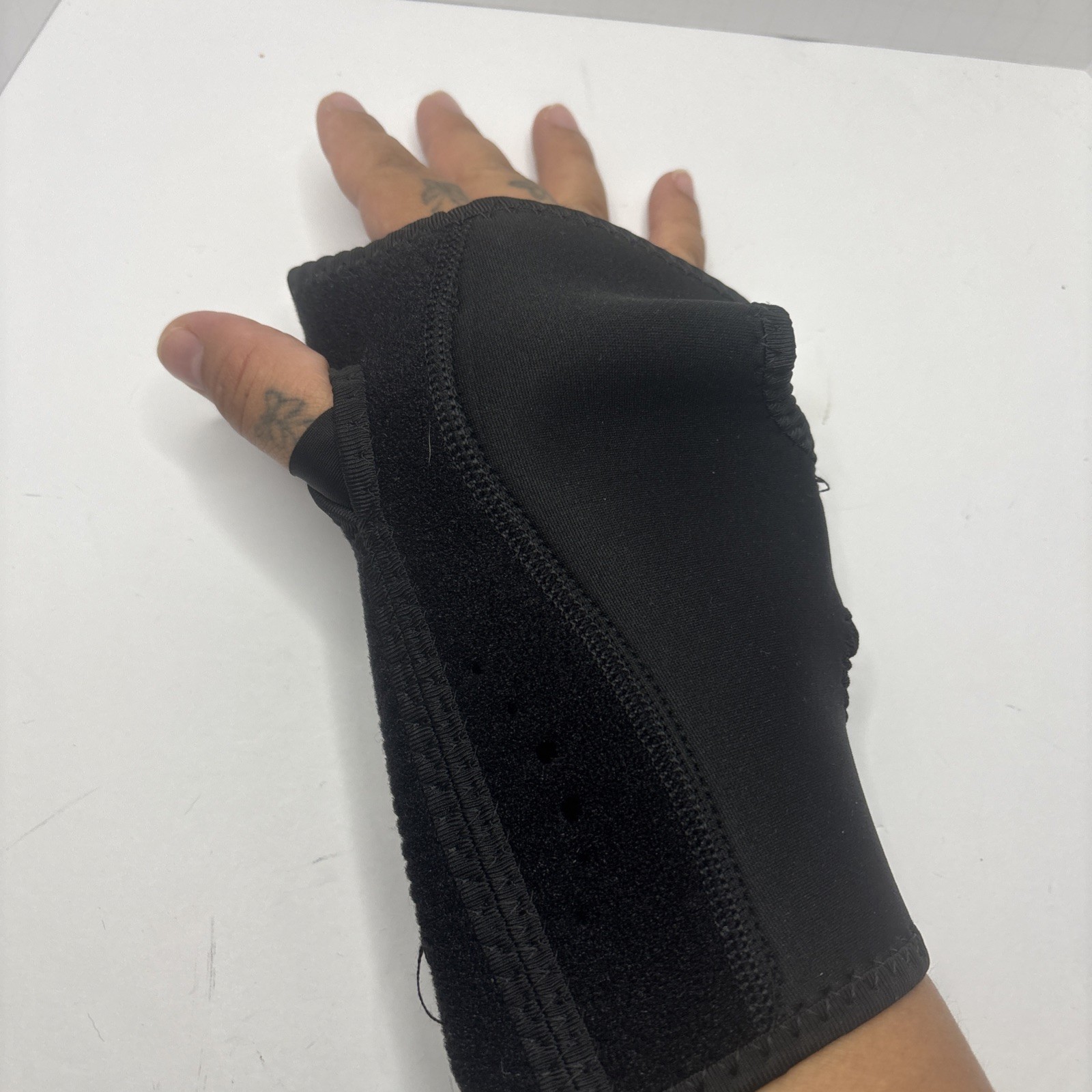 Psycilla Fits Both Hands, Splint For Wrist, Comfortable Palm Placement. ￼