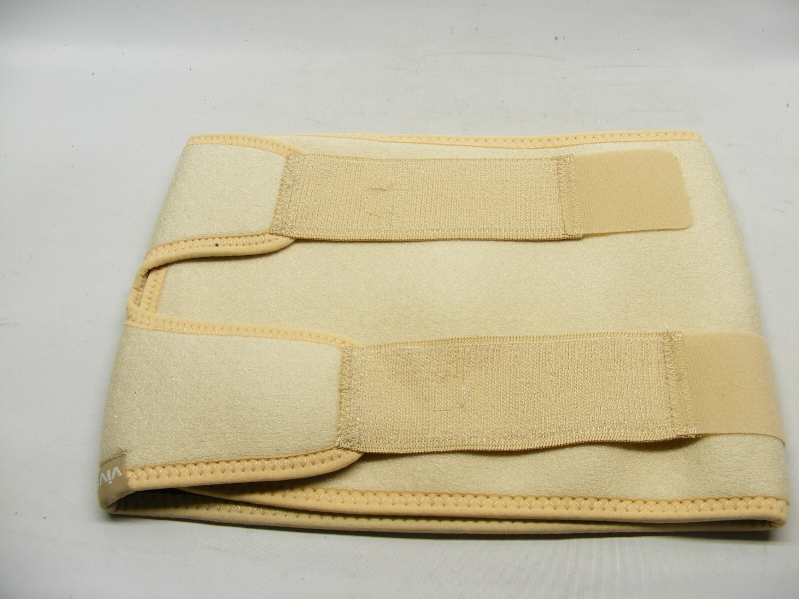 VIVE Thigh Support Brace One Size fits Most Right or Left up to 32″ Beige