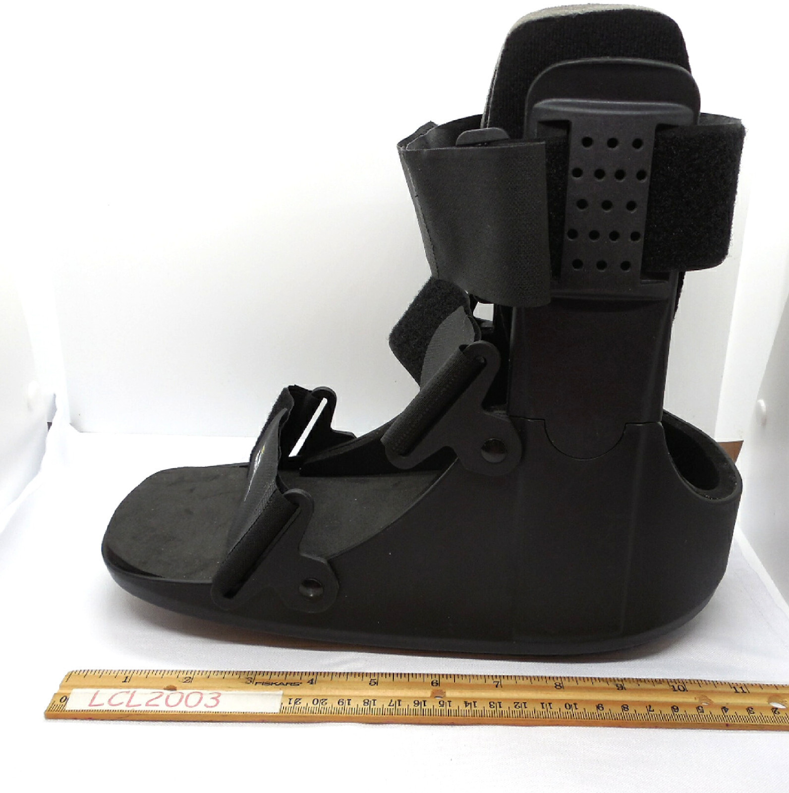 Adult Brace Direct Medium Size 3 Straps 9″Tall 11″ Foot Pad 4″ Wide Barely Used