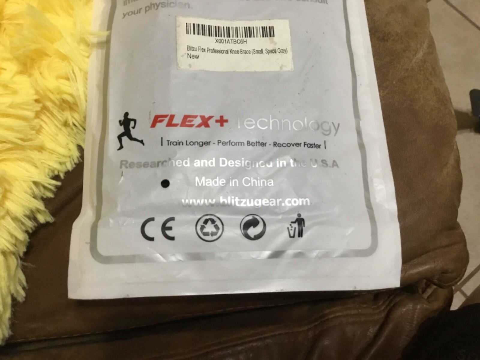 Blitzu Flex Professional Knee Sleeve New in Package Small Gray in color