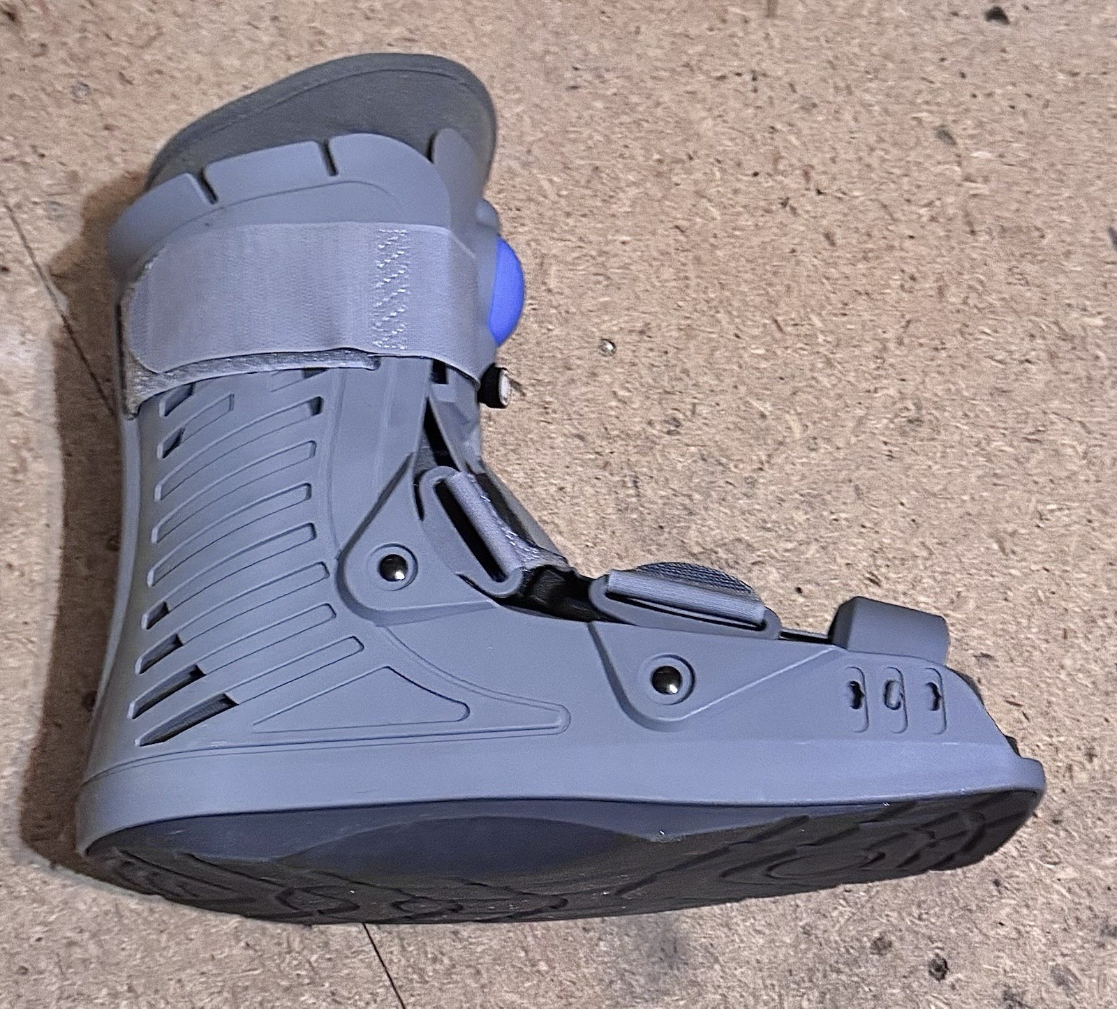 (1) United Ortho USA16117 360 Air Walker Ankle Fracture Boot, Large, Grey