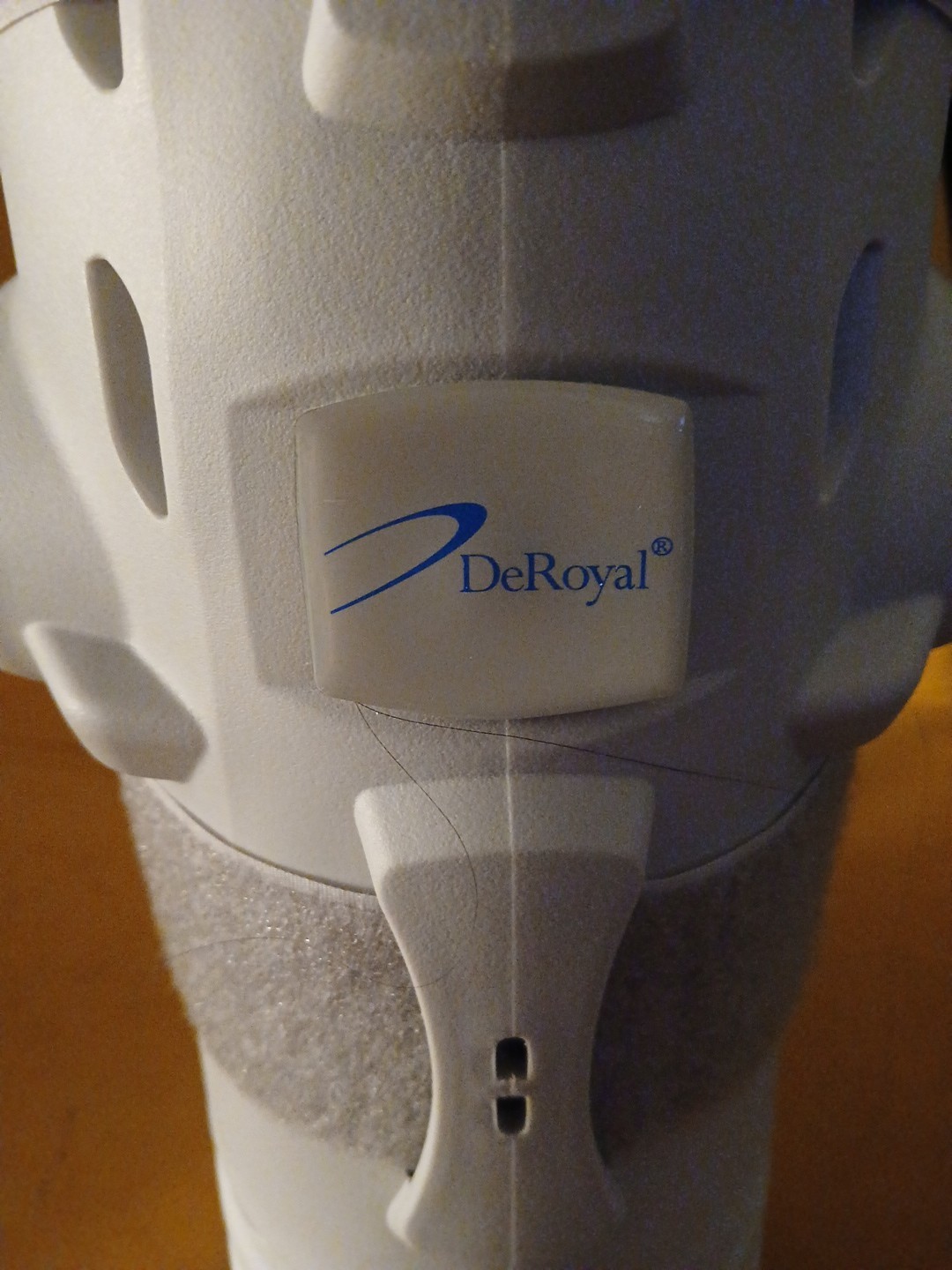 DeRoyal 1-524A-03 Full Shell Walker 2,med