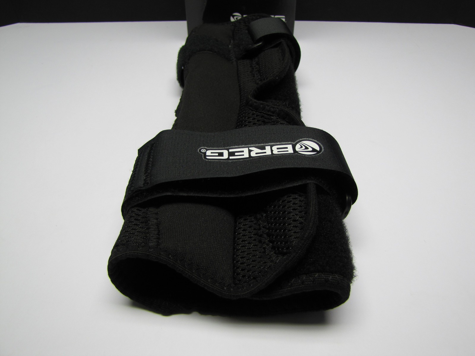 Breg Airmesh Economy Hinged Wrap Around Knee Brace w Open Back Extra Small 11231