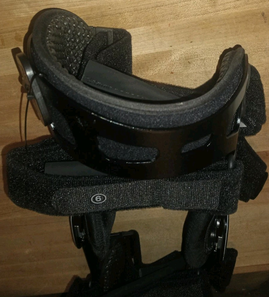 Coretech 845 OA Knee Brace Right Size Small With Manual & Angle Adjusters & Key