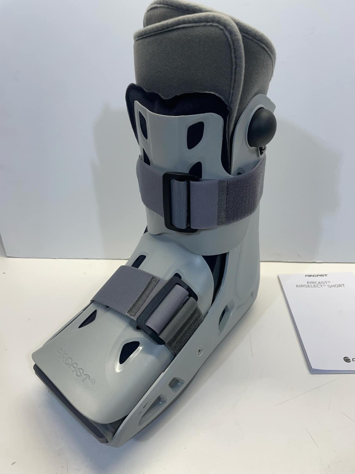 AIRCAST Short Walking Boot Pneumatic Size Large with Pump