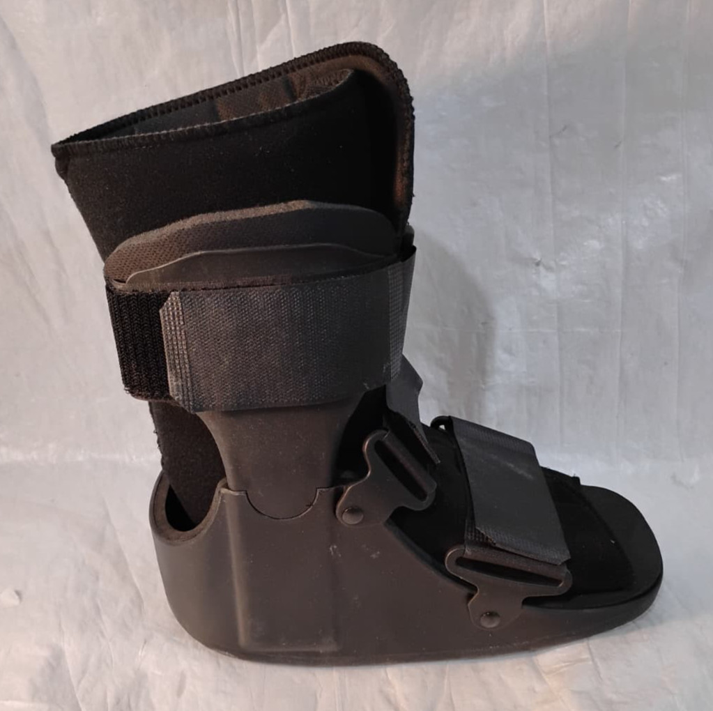 United Ortho USA14013 Short Cam Walker Fracture Boot, Small, Black