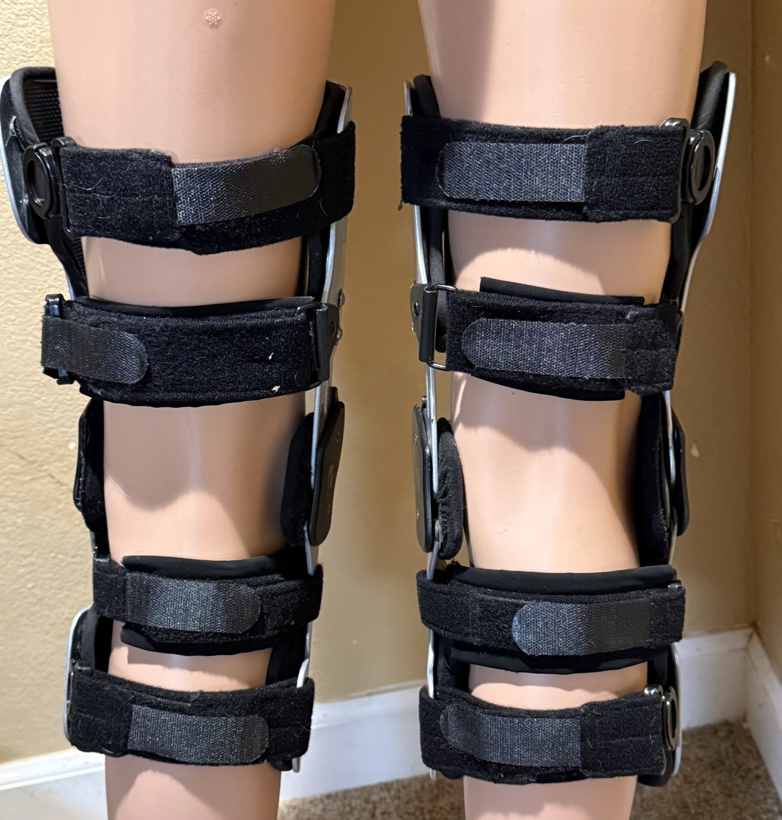 Pair Medium OSSUR OAsys Carticare Adjustable Knee Braces Silver Left & Right