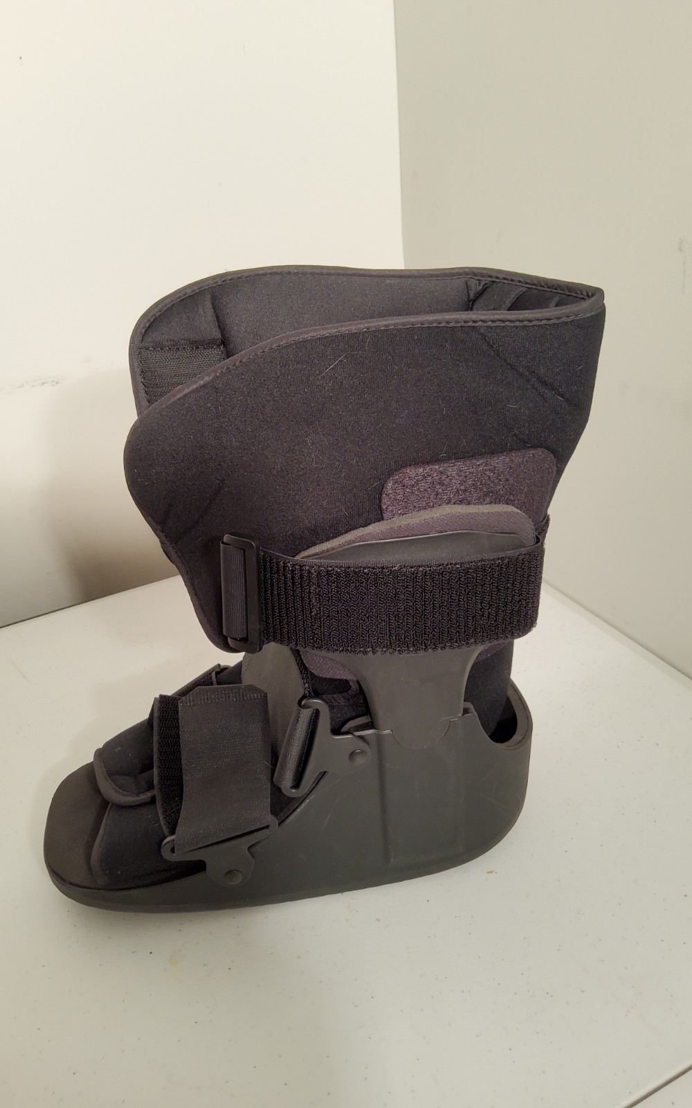 United Ortho Aircast Air Cam Walker Medical Walking Boot Medium Black