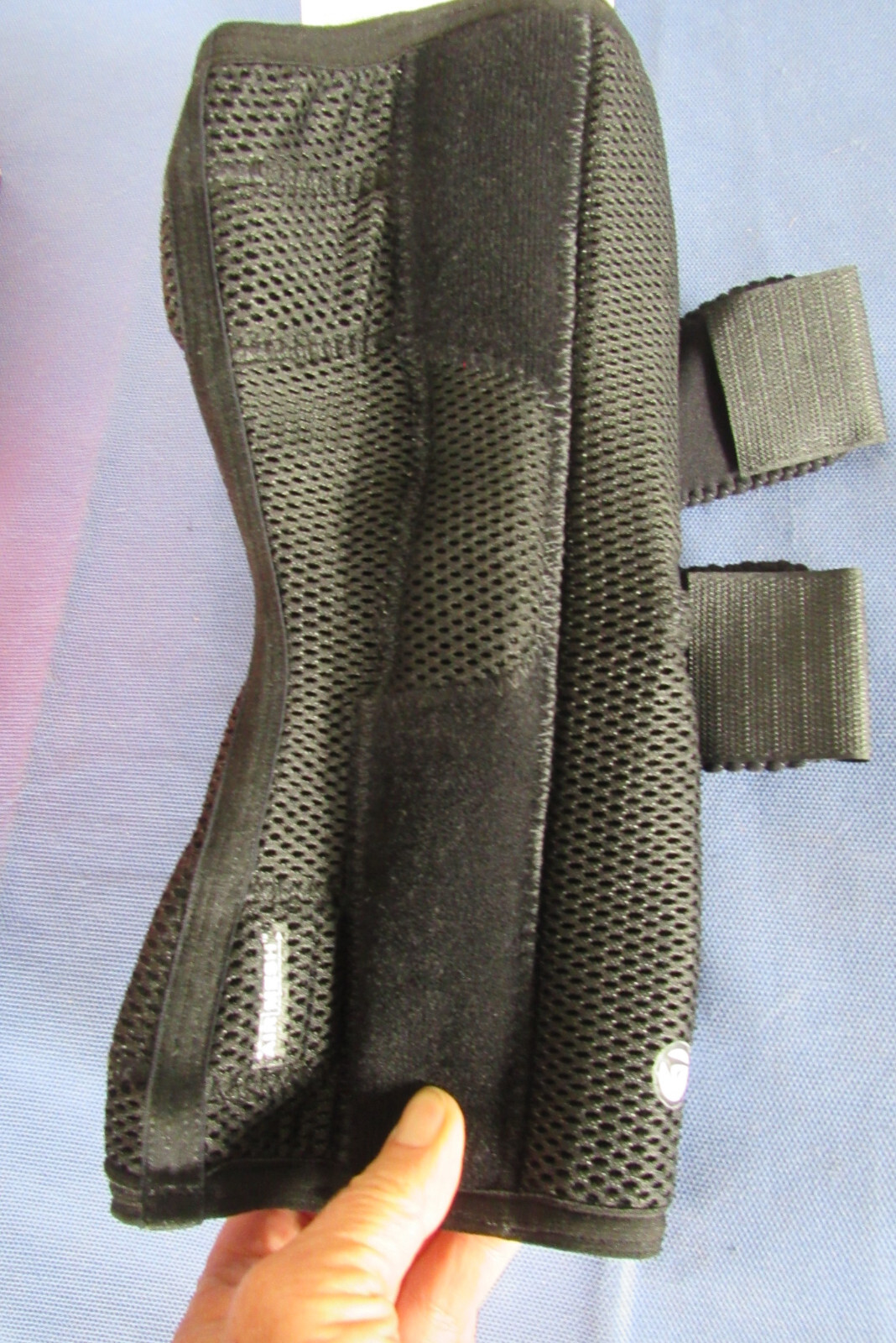 Breg 20122 Lateral Stability Hinged Knee BRACE Air Mesh Soft LEFT SMALL Black