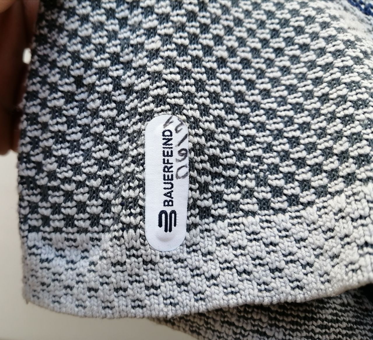 Bauerfeind Genutrain Size 2 M Knee Brace With Silicone Knee Support