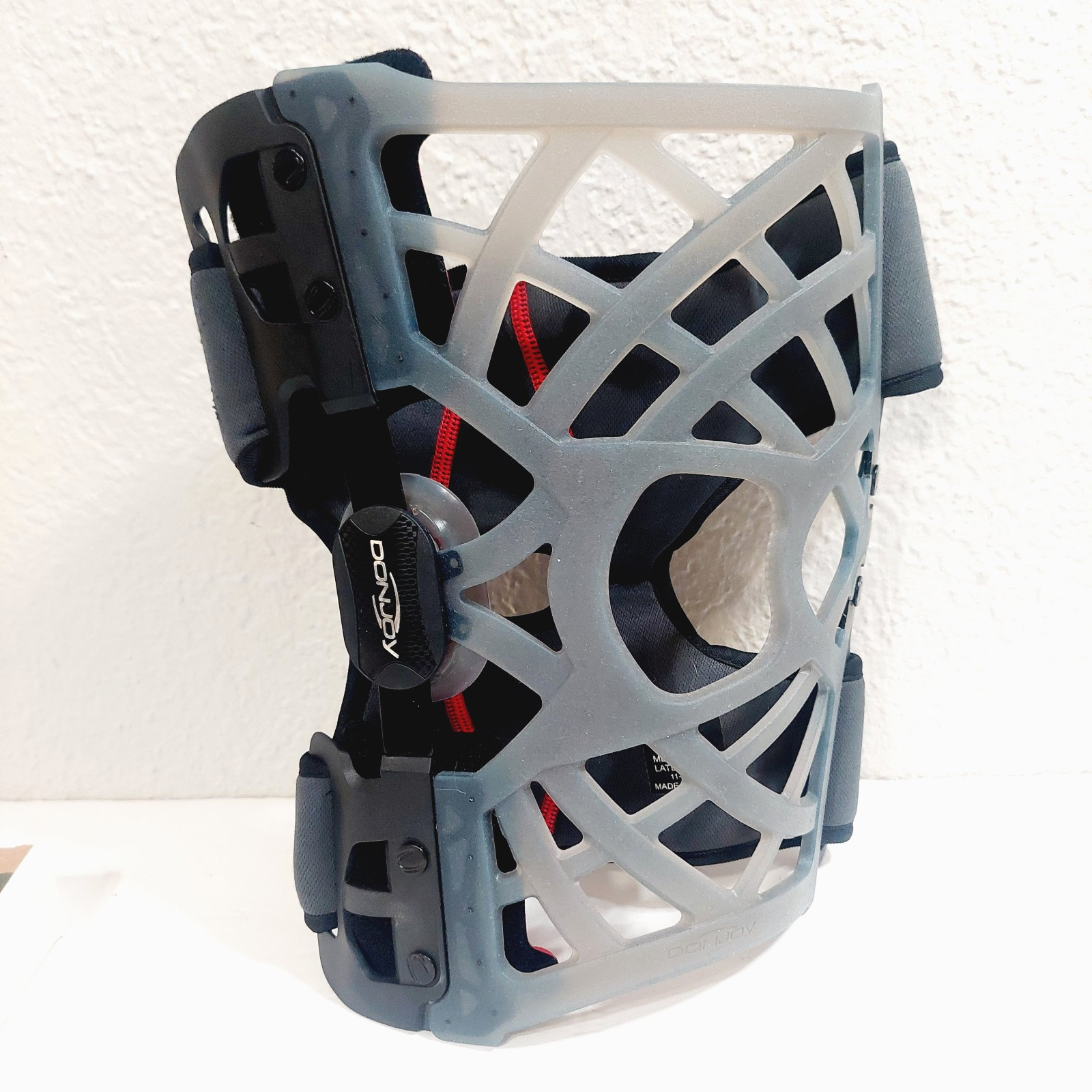 DonJoy Reaction Web Knee Support Brace Large (Medial Right / Lateral Left)