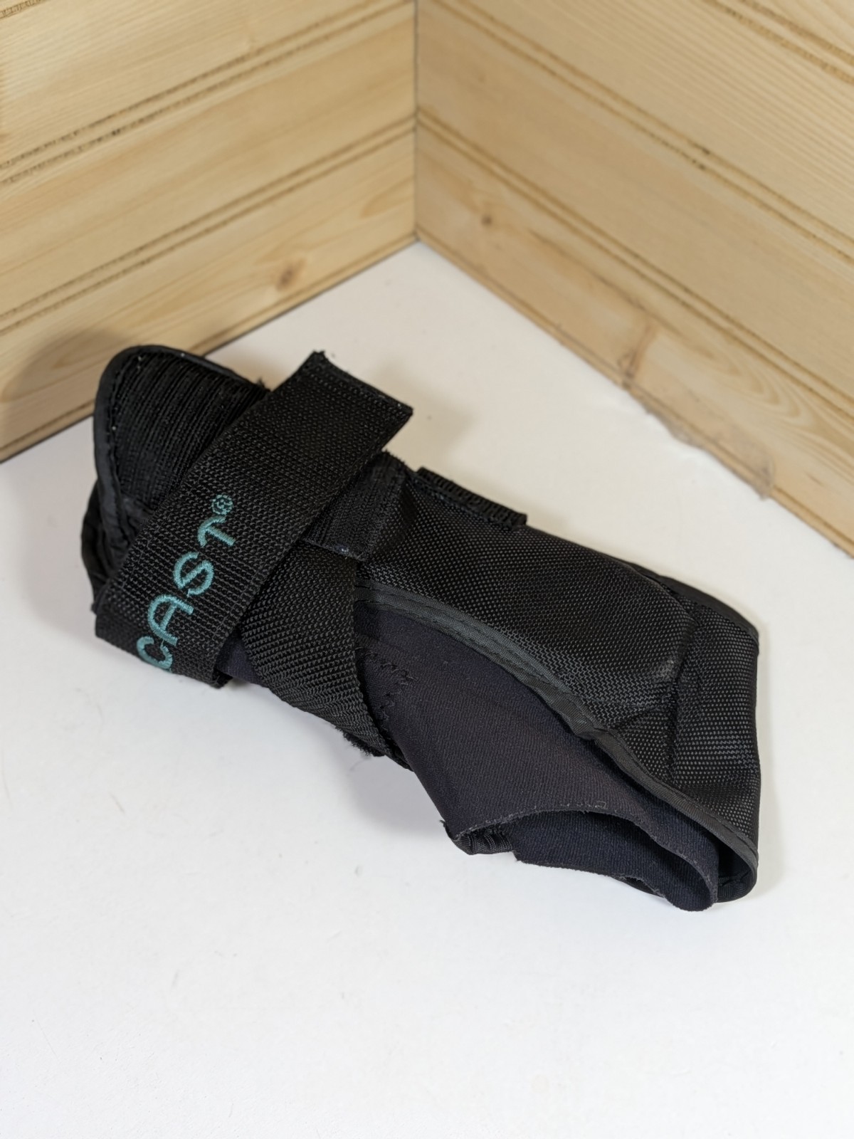 Aircast Airsport Right Ankle Support 02MSR Size Small Black Pre Owned