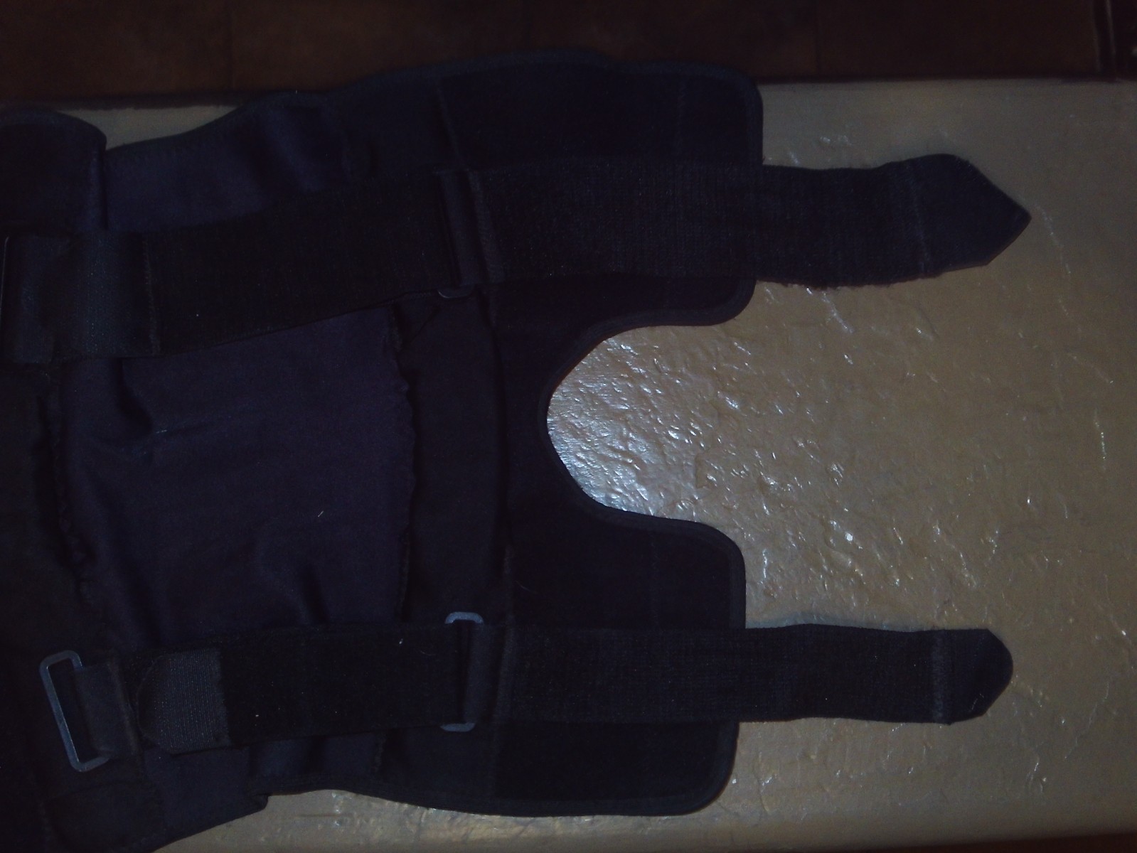 FOOTBALL KNEE BRACE BIOSKIN W/METAL SUPPORT RODS EXCELLENT COND. FREE SHIPPING