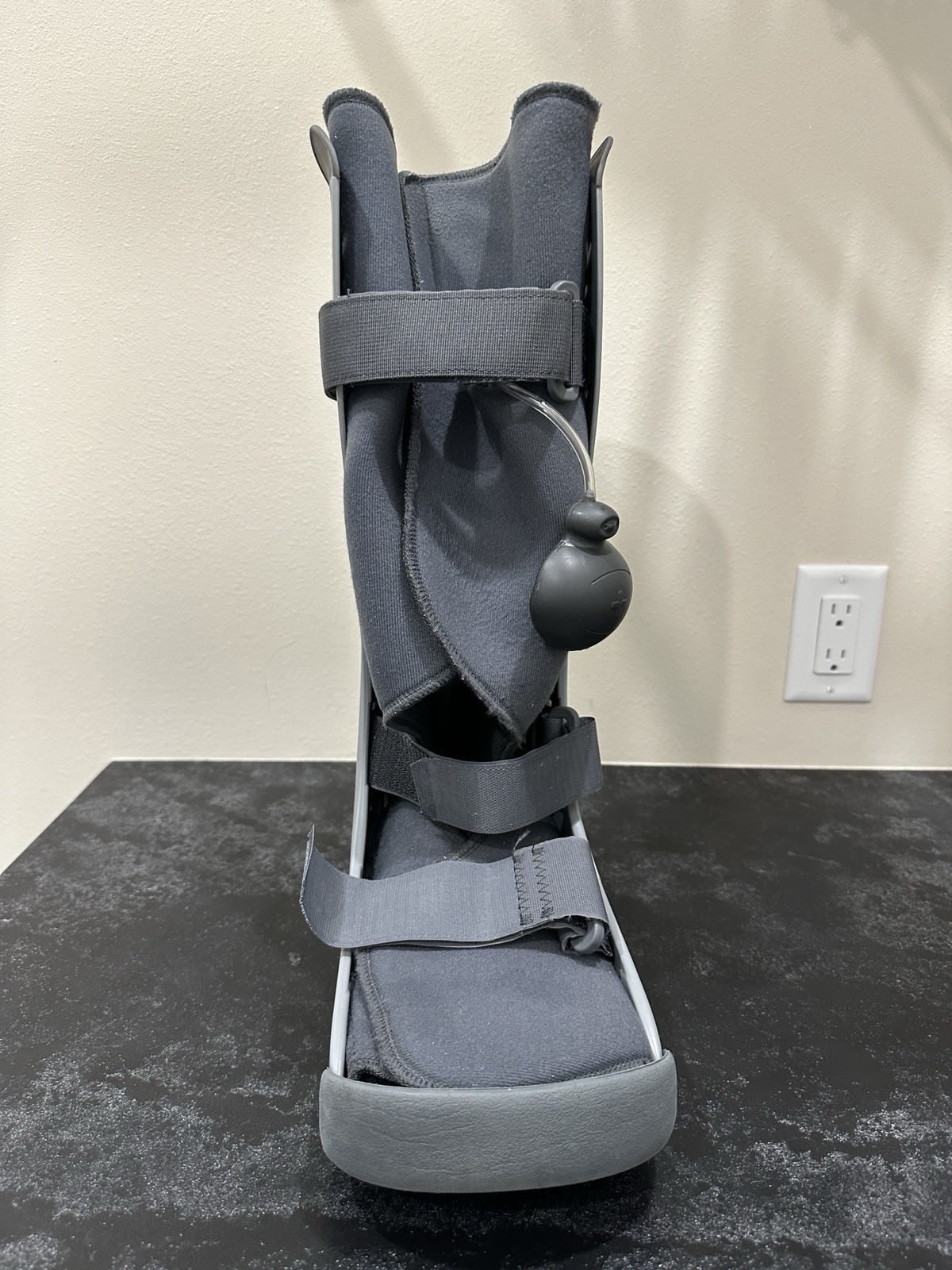Ossur Rebound Air Walker Boot High Top with Compression Slim Liner Size Large