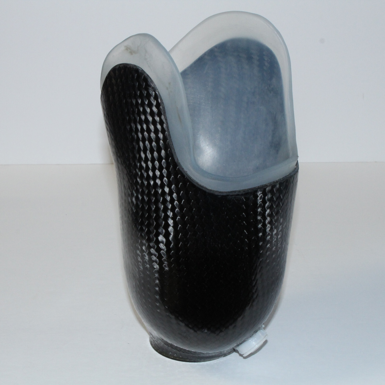 PROSTHETIC LEFT LEG SOCKET w EXPULSION VALVE and BASE PLATE / H = 10″ / D = 4.7″