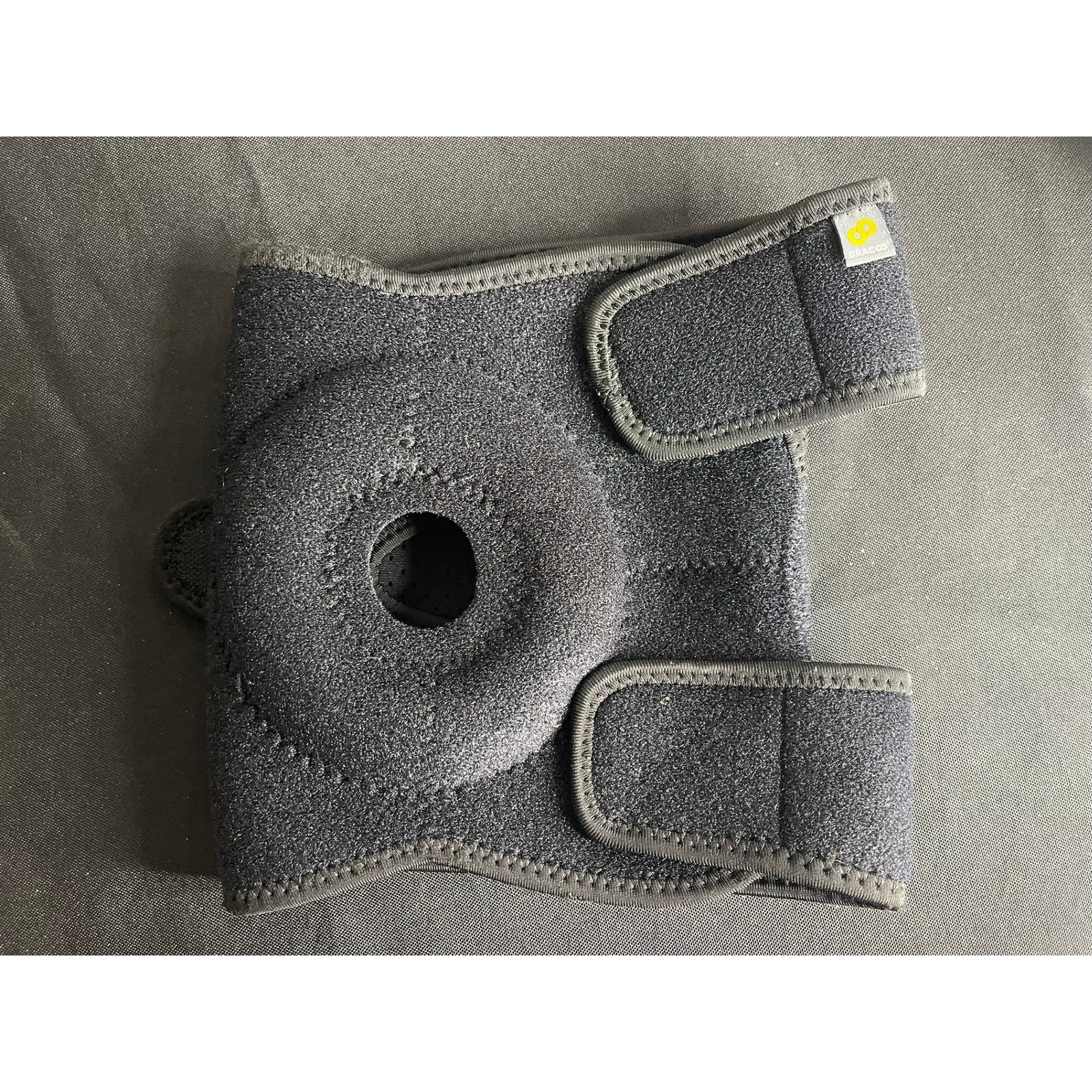 Bracoo Adjustable Compression Knee Patella Stabilizer Brace Black One Size KS10