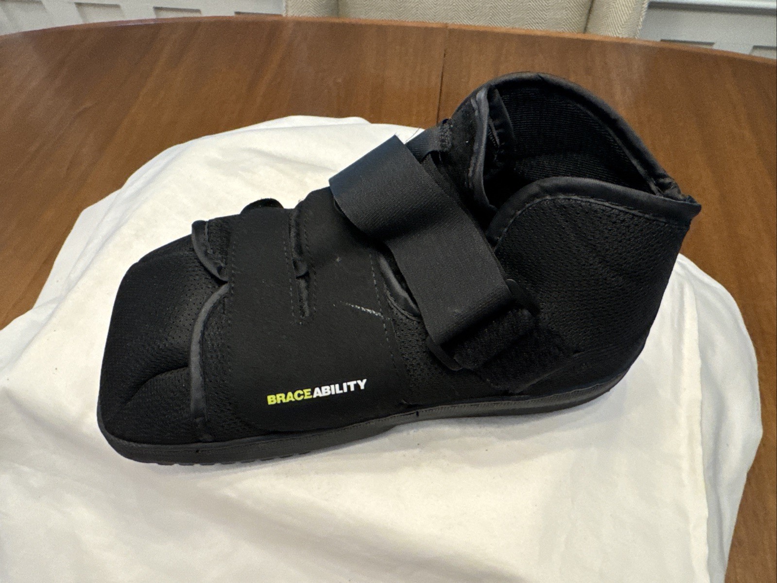 BraceAbility Closed Toe Medical Walking Shoe – Lightweight Cast Boot