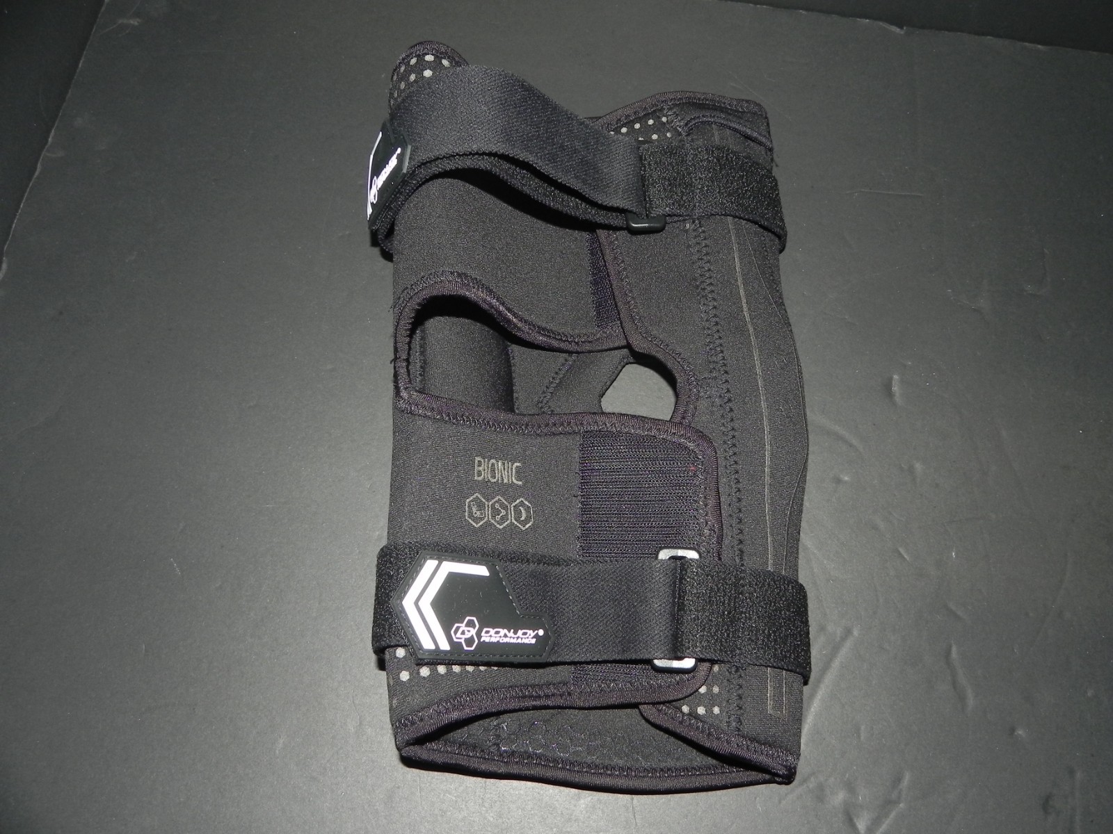 sh8 Large DONJOY Performance BIONIC Knee Support Brace Black