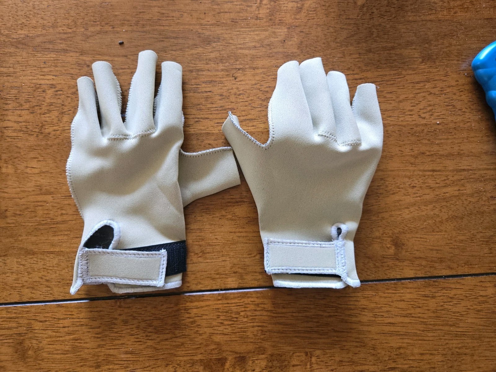 Bell-Horn Arthritis Aids Therapeutic Gloves in Taupe Size: Medium
