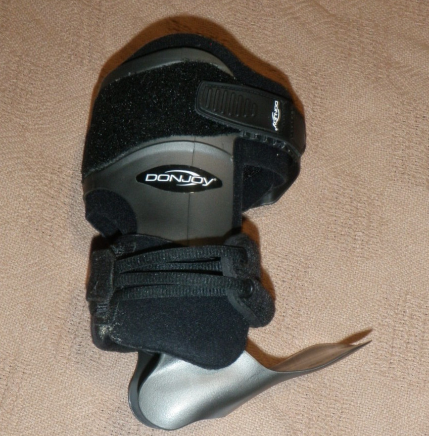DonJoy Velocity MS Moderate Ankle Support Small Right Wide location BY4