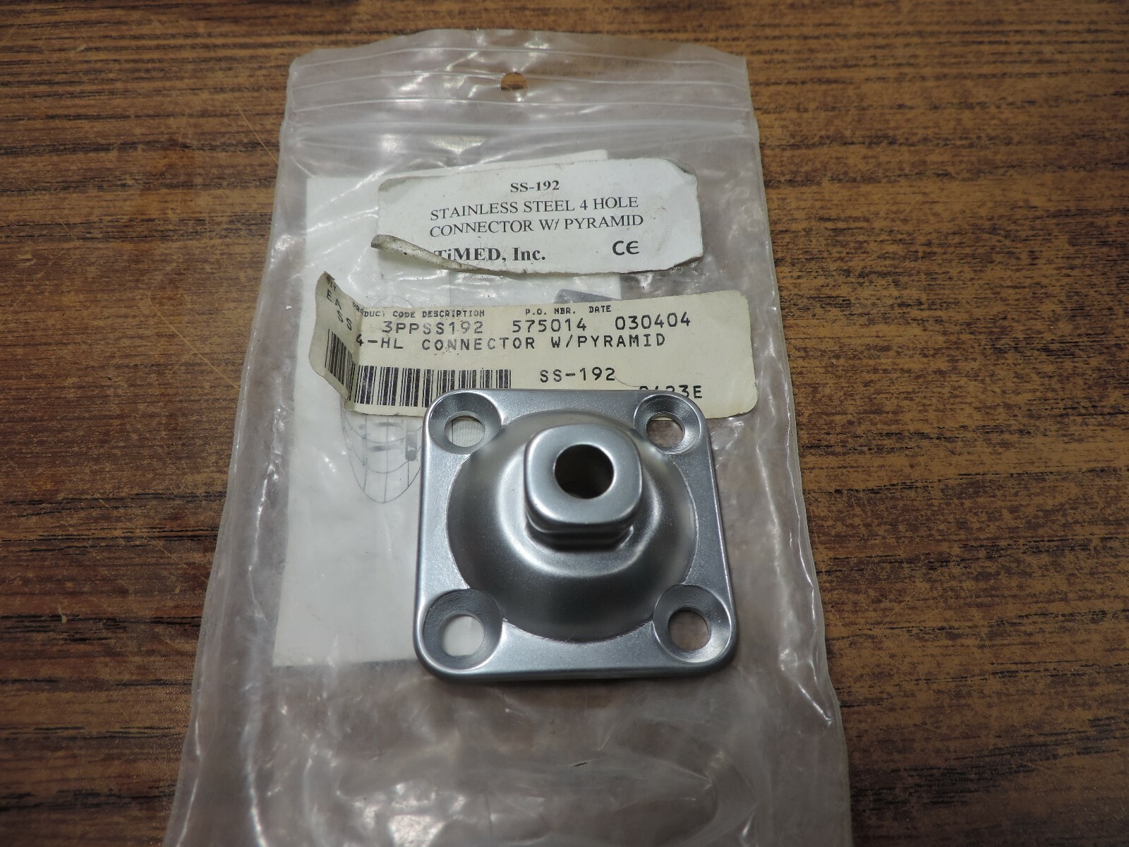 TiMED SS-192 Four Hole Pyramid Adapter