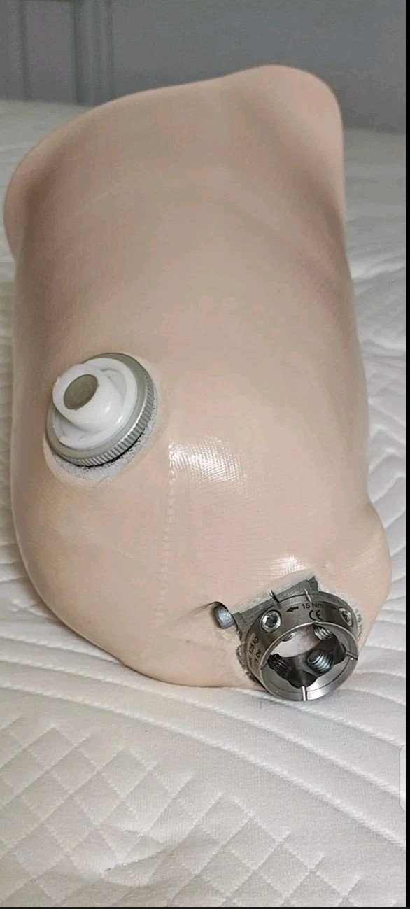 PROSTHETIC SOCKET CARBON FIBER LEG EXPULSION VALVE IN PERFECT CONDITION.