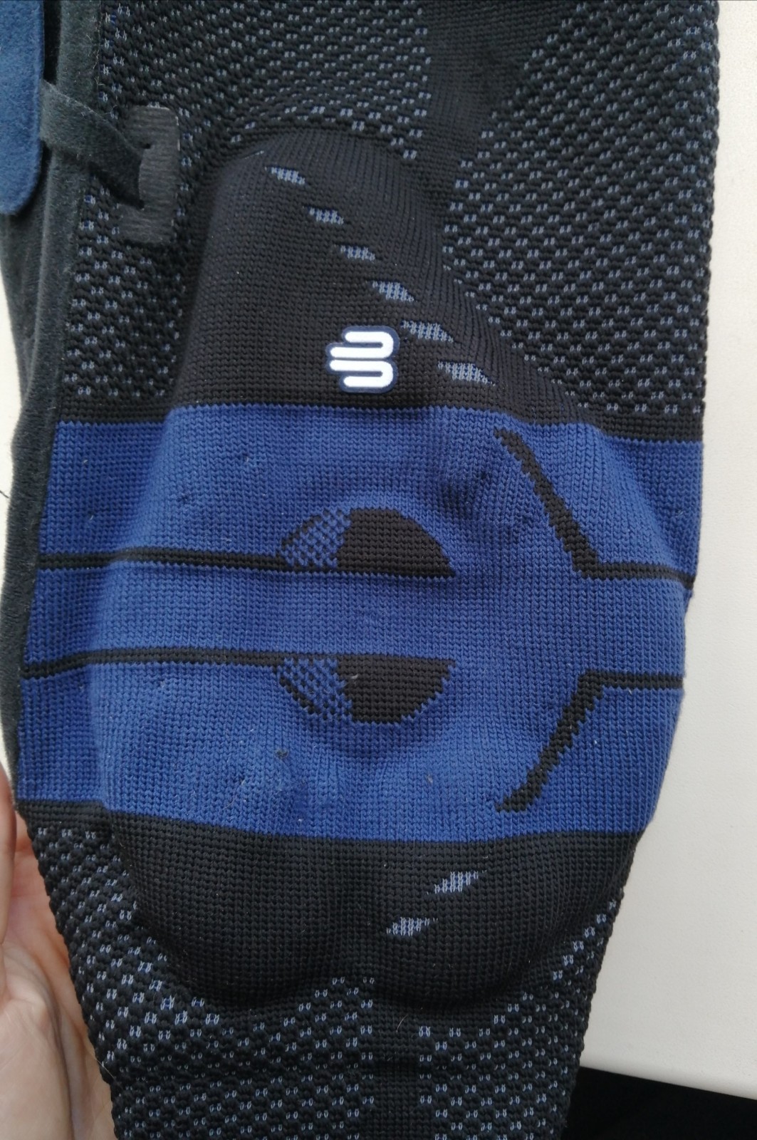 Bauerfeind Genutrain P3 Knee Brace Size 6 Left Size XXL Knee Support Black