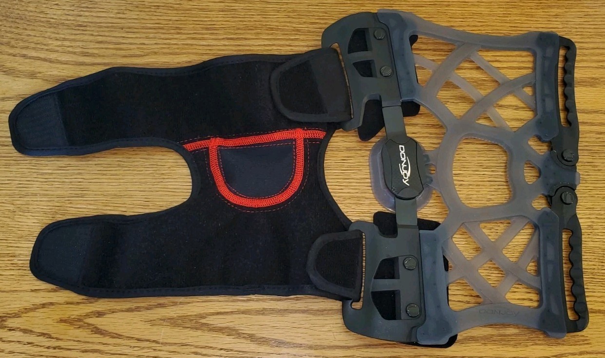 DonJoy OA Reaction Web Knee Brace Size Small-Medial Right/Lateral Left 11-7426-2
