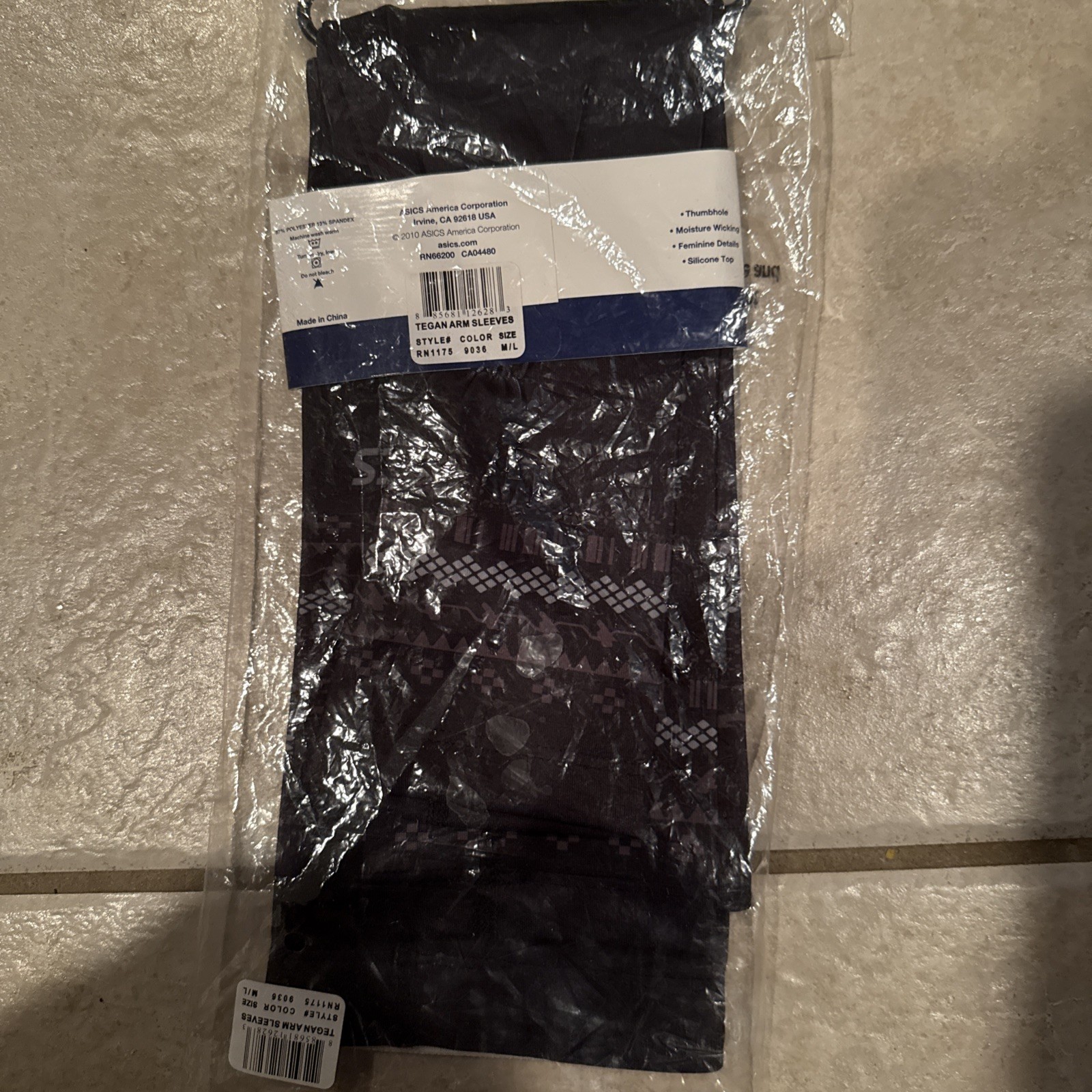 M/L Black/Gray Unisex ASICS Large Arm Compression Sleeves. New In Package