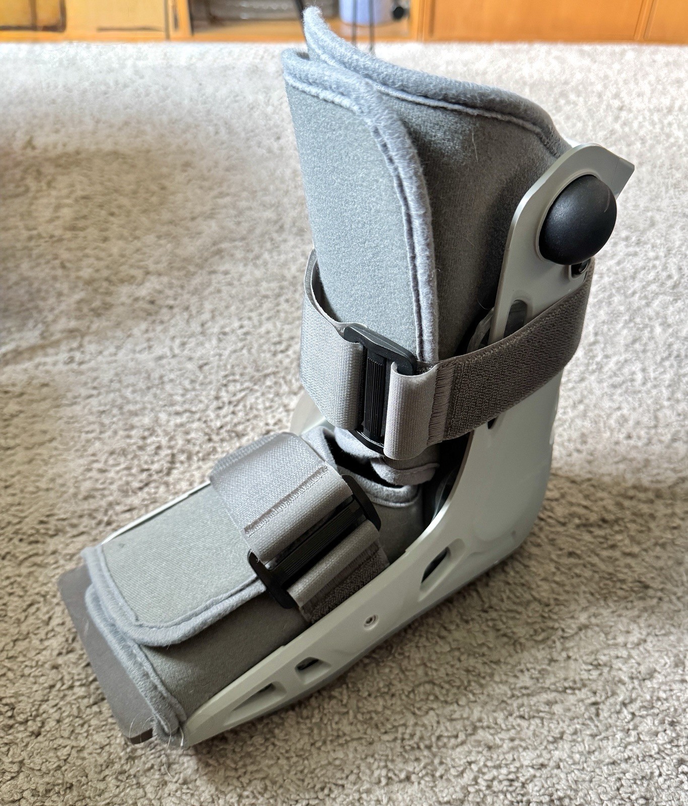 Aircast Short Walker Brace / Walking Boot – Gray, Size: M Soft Strike DJO-LLC
