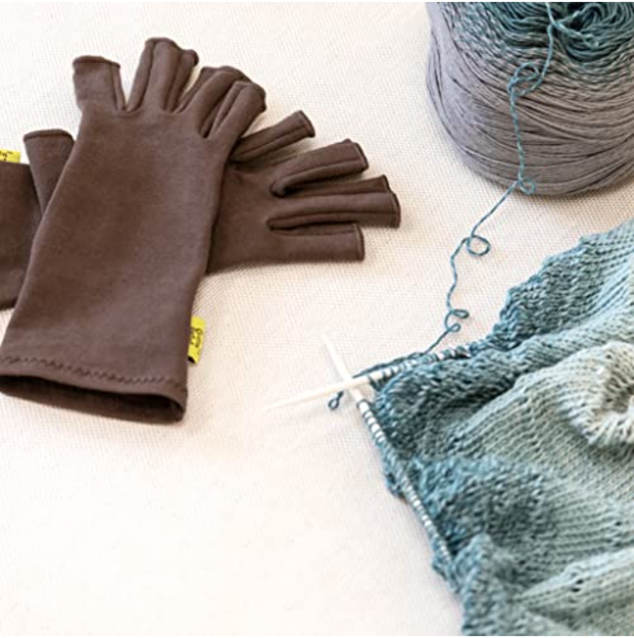 Arthritis Gloves Medium 92% Cotton 8% Spandex Brown Pair for Hand Pain Swelling