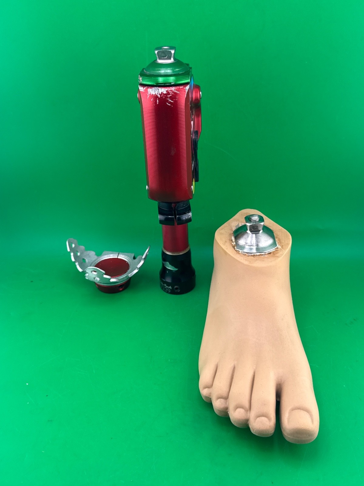 Ottobock Otto bock 3R65 pediatric prosthetic knee w/ parts, size 21 right foot