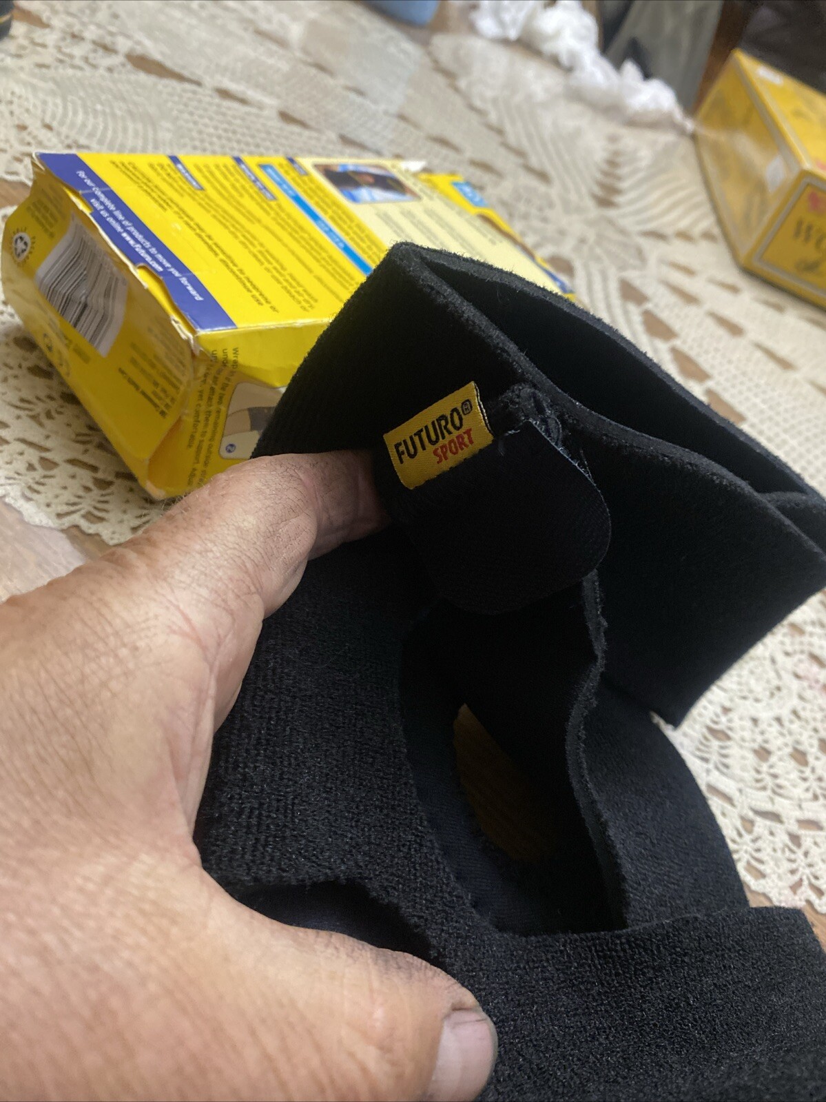 3M Futuro Sport Adjustable Knee Support – MODERATE Support Yellow Box 09039 NOB