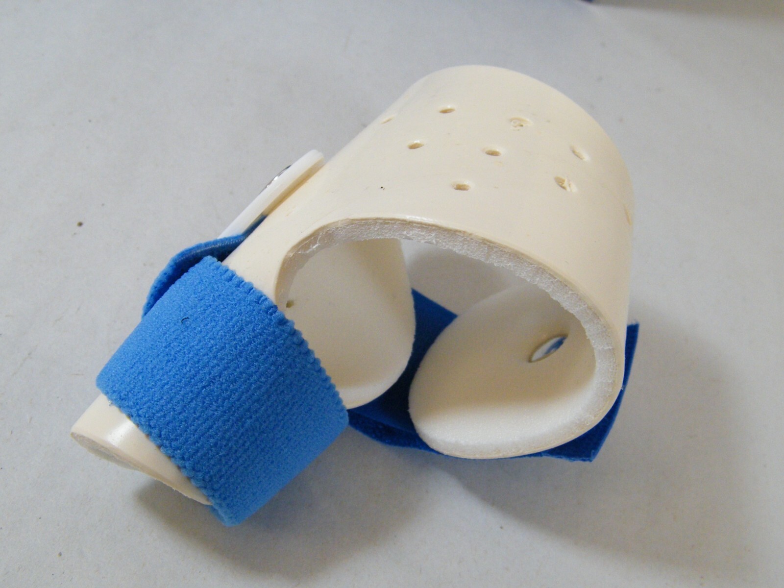 (6) AILMED FREEDOM THUMBKEEPER LEFT HAND, S, M, L