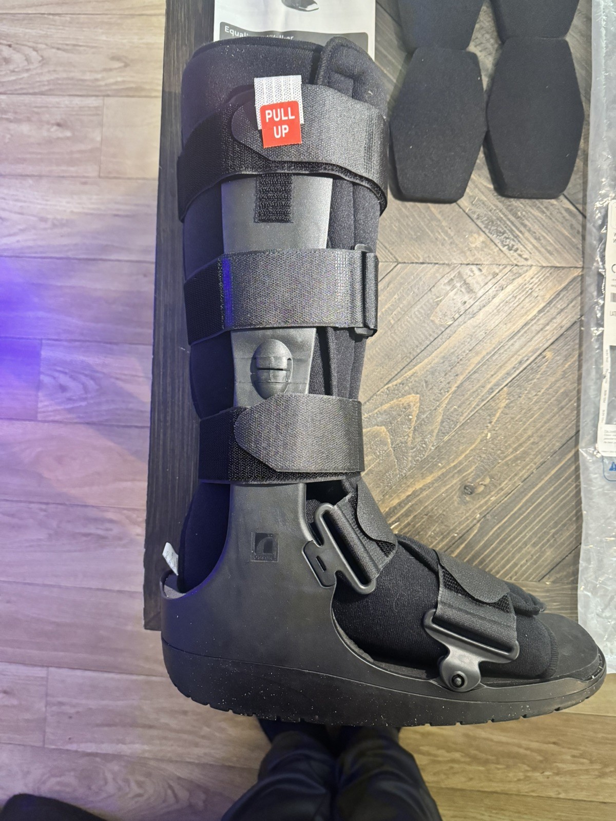 OSSUR W0600BLK Equalizer Walker Large Walking Boot Black 23 Large 19 Medium.