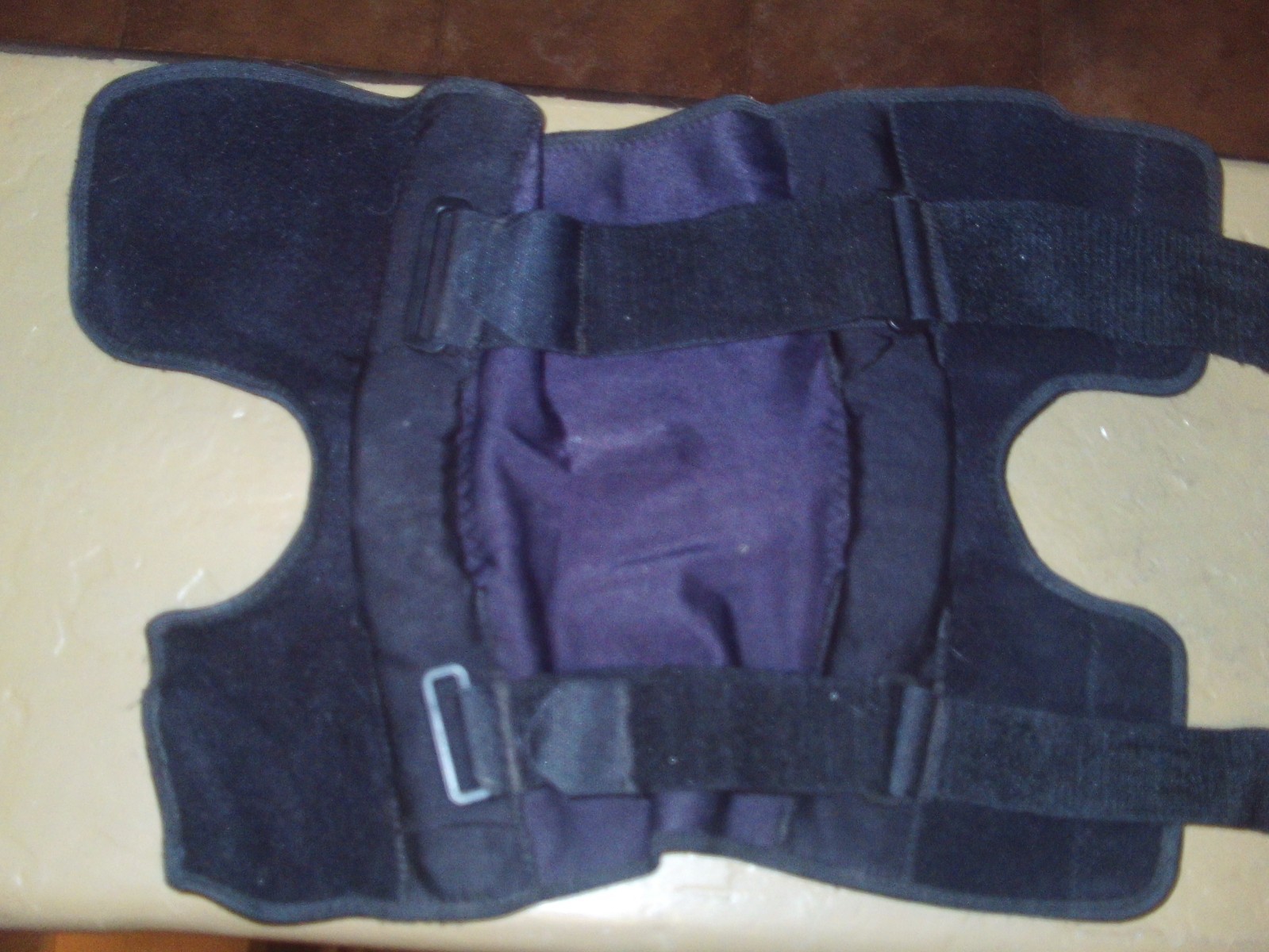 FOOTBALL KNEE BRACE BIOSKIN W/METAL SUPPORT RODS EXCELLENT COND. FREE SHIPPING