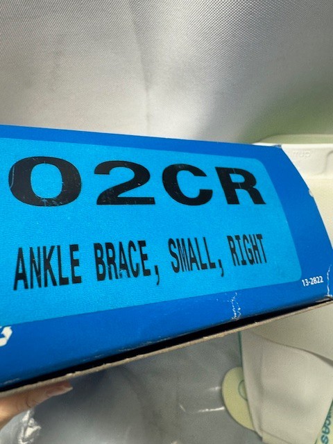 Aircast Ankle Brace -SMALL RIGHT *New-Box Damage