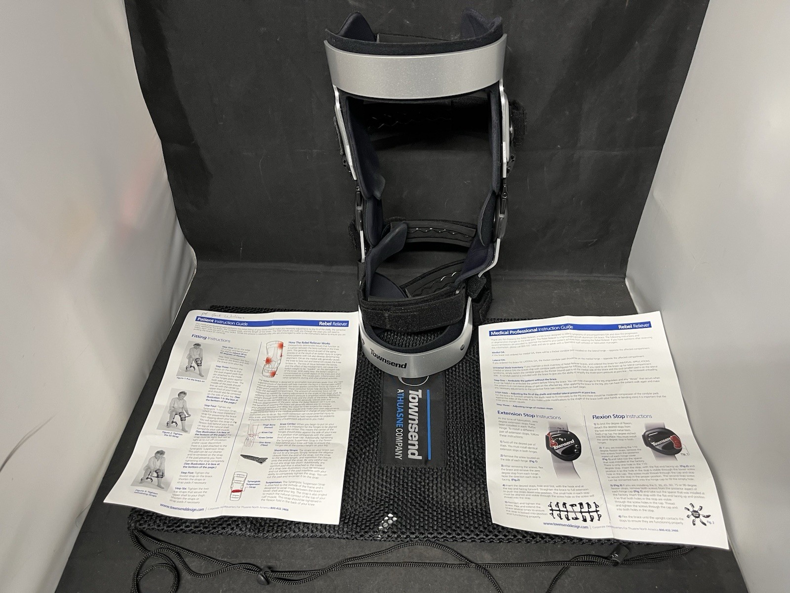 Townsend Rebel Reliever Adjustable Straps Knee Brace Black Right